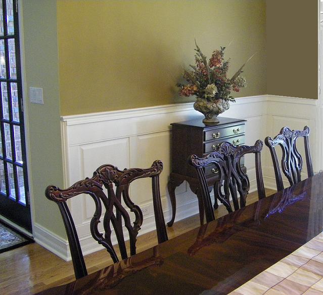 classic-trad-dining-rm-white-grn-walls.jpg